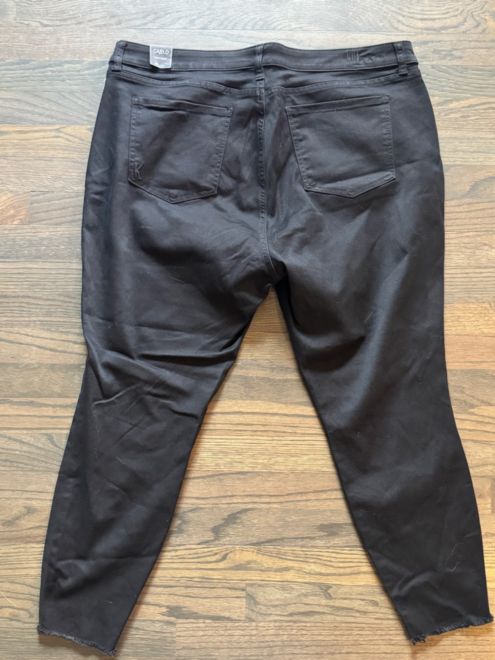 Kut from the Kloth Black Carlo Ankle Crop Jeans 20W NWT - Picture 2 of 6